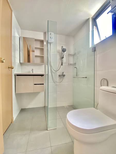 Aquarius By The Park, 15 Bedok Reservoir View, Room Rental, 130 sqft, Condominium For Rent, by Young Chng, 500145989 - Bathroom - PropertyGuru.com.sg