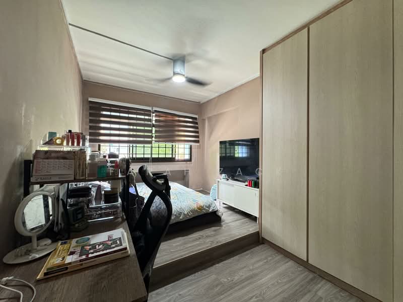 730 Tampines Street 71, 730 Tampines Street 71, 4 Bedrooms, 1,335 sqft, HDB Flat For Sale, by Farah Zack, 500145994 - Bedroom - PropertyGuru.com.sg