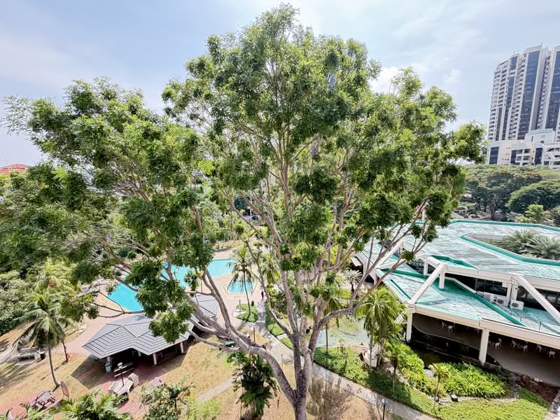 Bayshore Park, 50 Bayshore Road, 3 Bedrooms, 1,292 sqft, Condominium For Sale, by Ke Xin Au Yong, 500145996 - Pool - PropertyGuru.com.sg