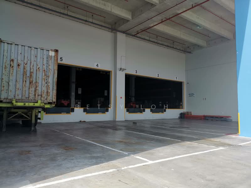 Warehouse Near Changi Airport - 8m Clear Height & 9 Dedicated Bays, , 40,000 sqft, Warehouse For Rent, by Betsy Loh, 500146009 - Exterior - CommercialGuru.com.sg