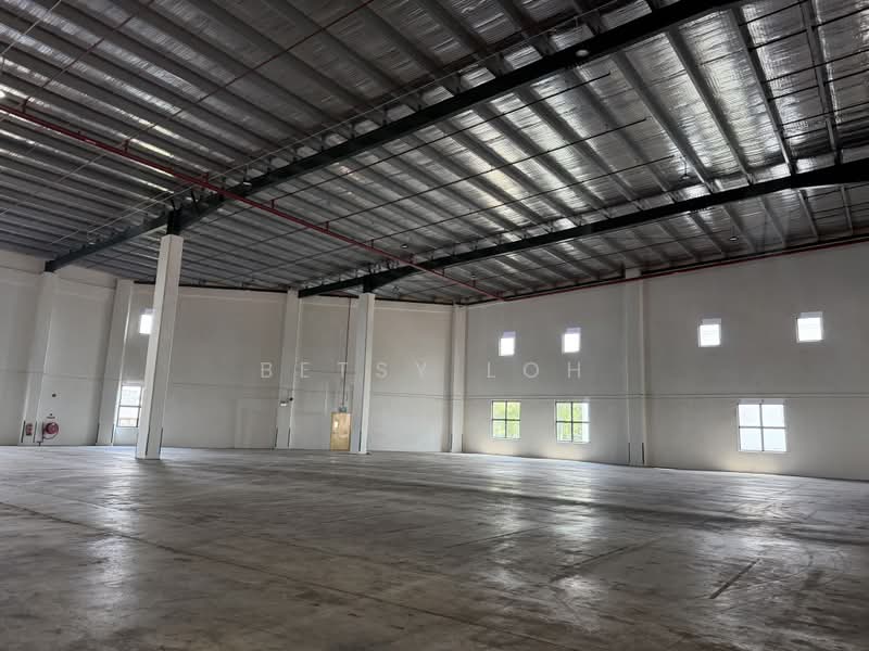 Warehouse Near Changi Airport - 8m Clear Height & 9 Dedicated Bays