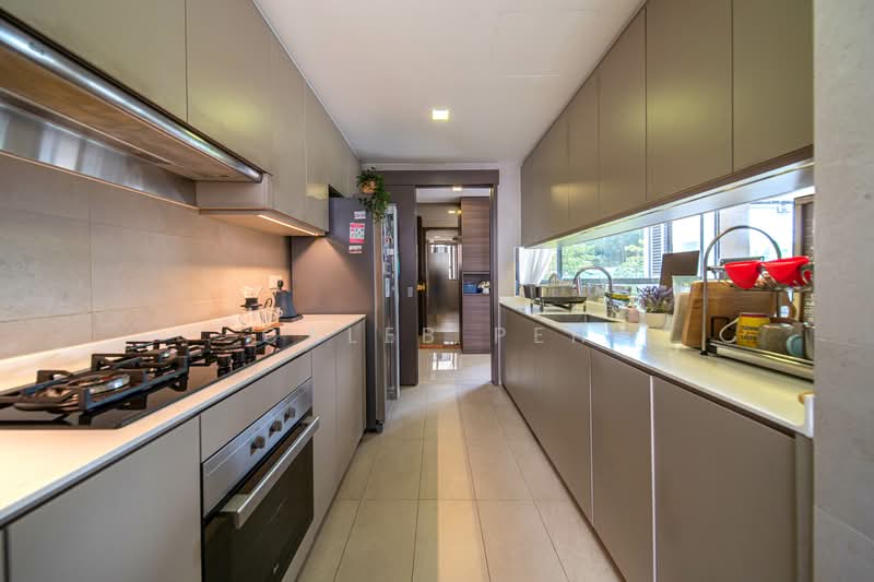 Vue 8 Residence, Pasir Ris Heights, 4 Bedrooms, 1,313 sqft, Condominium For Sale, by Caleb Peh, 500146012 - Kitchen - PropertyGuru.com.sg
