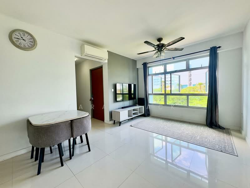 890A Tampines Avenue 1, 890A Tampines Avenue 1, 2 Bedrooms, 743 sqft, HDB Flat For Sale, by Farah Zack, 500146014 - Living Room - PropertyGuru.com.sg