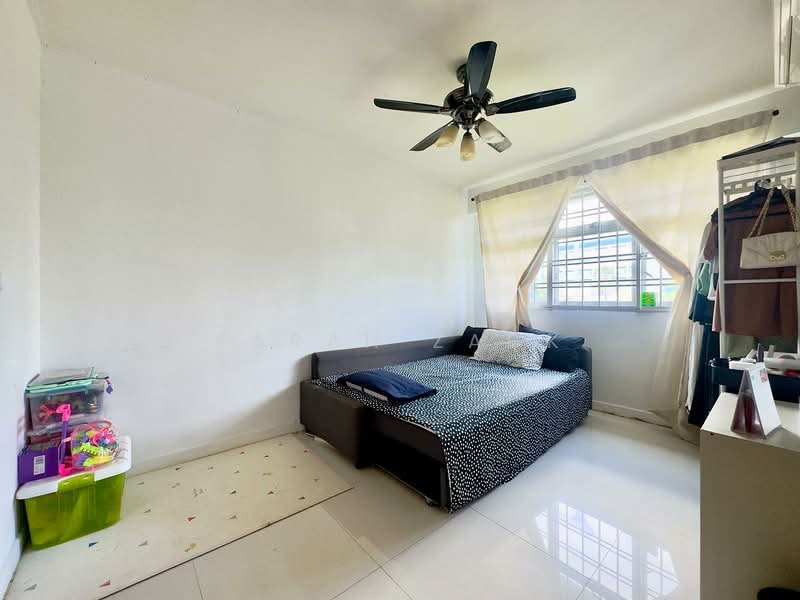 890A Tampines Avenue 1, 890A Tampines Avenue 1, 2 Bedrooms, 743 sqft, HDB Flat For Sale, by Farah Zack, 500146014 - Bedroom - PropertyGuru.com.sg