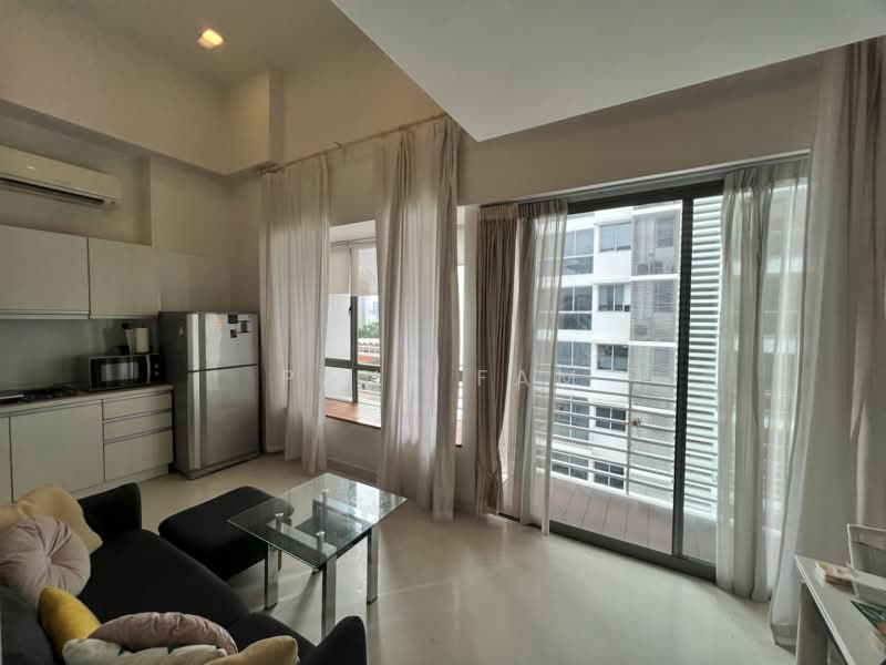 Robertson Edge, 18 Tong Watt Road, 1 Bedroom, 872 sqft, Apartment For Rent, by Paul Fam, 500146019 - Living Room - PropertyGuru.com.sg