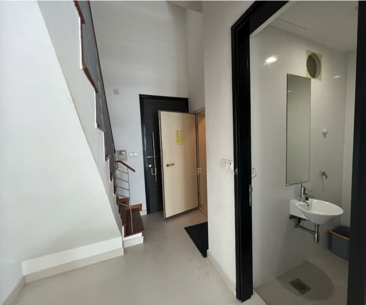 Robertson Edge, 18 Tong Watt Road, 1 Bedroom, 872 sqft, Apartment For Rent, by Paul Fam, 500146019 - Entrance - PropertyGuru.com.sg
