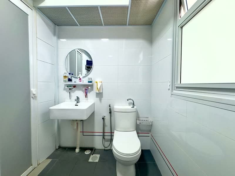 620B Tampines Street 61, 620B Tampines Street 61, 3 Bedrooms, 1,001 sqft, HDB Flat For Sale, by Farah Zack, 500146025 - Bathroom - PropertyGuru.com.sg