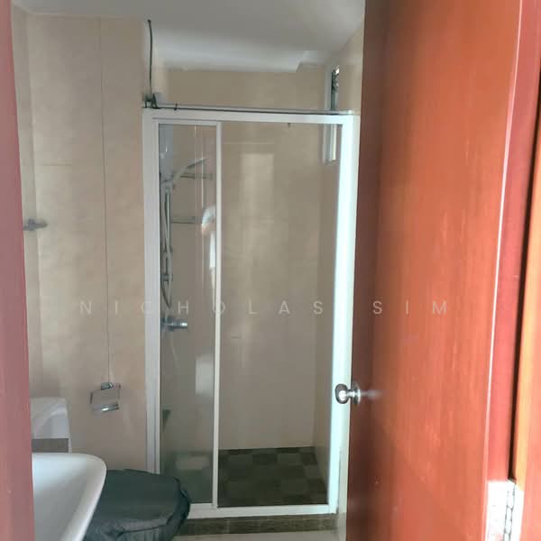 Cote D'Azur, 68 Marine Parade Road, 3 Bedrooms, 1,313 sqft, Condominium For Sale, by Nicholas Sim, 500146027 - Bathroom - PropertyGuru.com.sg