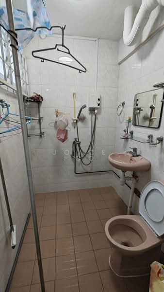 403 Sin Ming Avenue, 403 Sin Ming Avenue, 3 Bedrooms, 918 sqft, HDB Flat For Rent, by Joyce Foo, 500146043 - Bathroom - PropertyGuru.com.sg