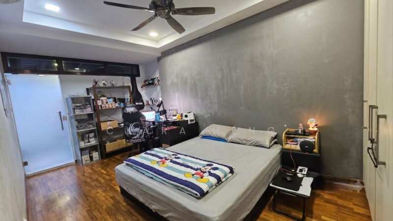 💲Rare Multi-Gen Huge Semi-D near Mall Buses Schs, etc. Large living spaces with further potential, Canberra | Sembawang | Yishun, 5 Bedrooms, 4,000 sqft, Semi-Detached House For Sale, by Clara Heng, 500146050 - One of the Ensuite Bedroom - PropertyGuru.com.sg