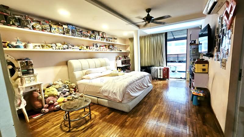 💲Rare Multi-Gen Huge Semi-D near Mall Buses Schs, etc. Large living spaces with further potential, Canberra | Sembawang | Yishun, 5 Bedrooms, 4,000 sqft, Semi-Detached House For Sale, by Clara Heng, 500146050 - One of the Huge Ensuite Bedrooms - PropertyGuru.com.sg