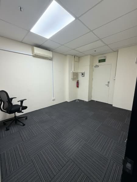 Tradehub 21, 18 Boon Lay Way, 1,582 sqft, Light Industrial (B1) For Rent, by P N Samy, 500146075 - Interior - CommercialGuru.com.sg