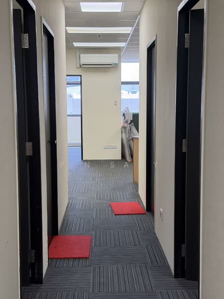 Tradehub 21, 18 Boon Lay Way, 1,582 sqft, Light Industrial (B1) For Rent, by P N Samy, 500146075 - Corridor - CommercialGuru.com.sg