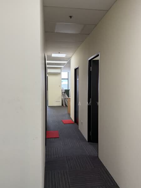 Tradehub 21, 18 Boon Lay Way, 1,582 sqft, Light Industrial (B1) For Rent, by P N Samy, 500146075 - Corridor - CommercialGuru.com.sg