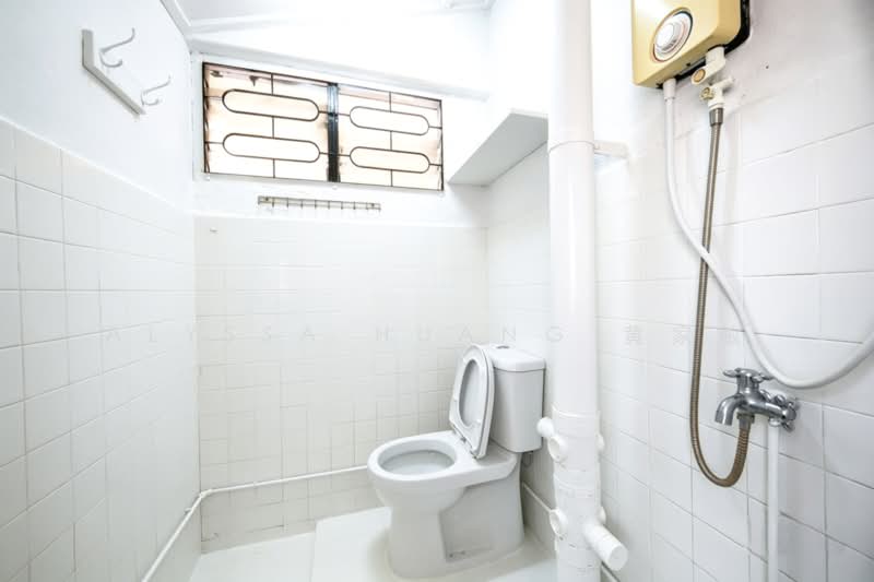 721 Clementi West Street 2, 721 Clementi West Street 2, Room Rental, 150 sqft, HDB Flat For Rent, by Alyssa Huang 黄家敏, 500146078 - Bathroom - PropertyGuru.com.sg