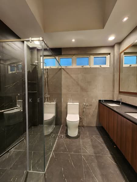 Frankel Estate, Frankel Avenua, 6 Bedrooms, 5,200 sqft, Semi-Detached House For Rent, by Kelvin Tan, 500146085 - Bathroom - PropertyGuru.com.sg