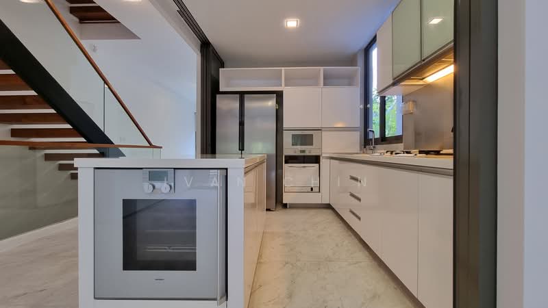 Shamrock Villas, Namly Place, 5 Bedrooms, 6,178 sqft, Cluster House For Rent, by Ivan Chin, 500146092 - Kitchen - PropertyGuru.com.sg