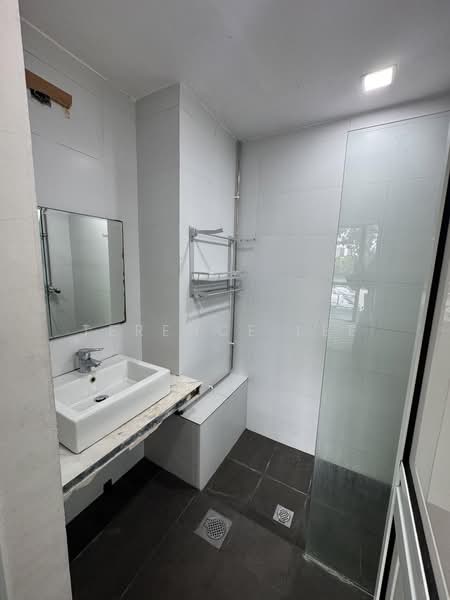 West Bay Condo, 56 West Coast Crescent, 3 Bedrooms, 1,219 sqft, Condominium For Sale, by Terence Lee, 500146100 - Bathroom - PropertyGuru.com.sg