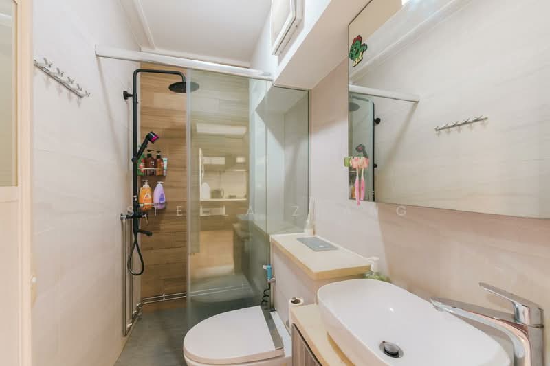 619 Choa Chu Kang North 7, 619 Choa Chu Kang North 7, 3 Bedrooms, 1,152 sqft, HDB Flat For Sale, by Stella Zhang, 500146107 - Bathroom - PropertyGuru.com.sg
