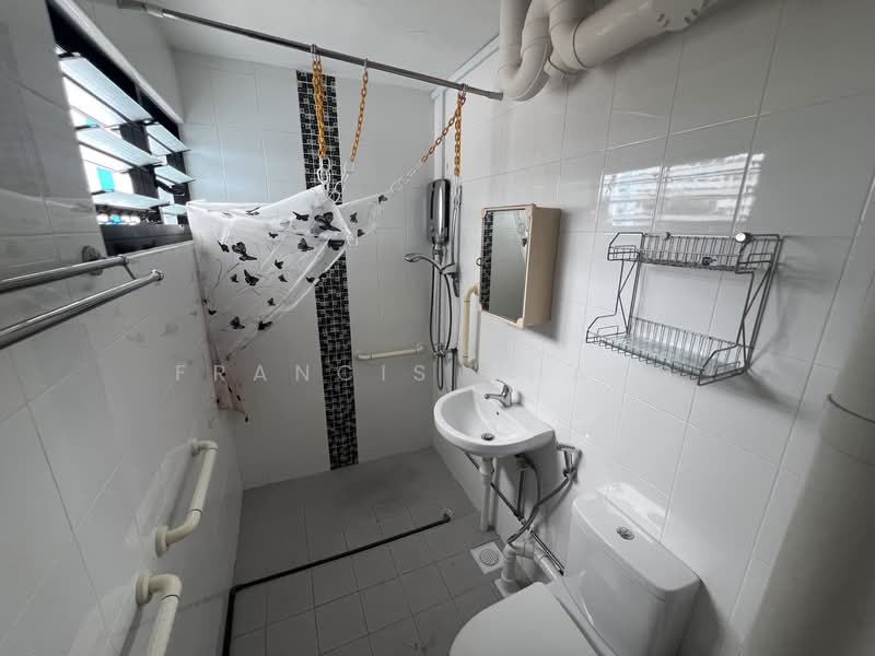 265 Yishun Street 22, 265 Yishun Street 22, 3 Bedrooms, 1,313 sqft, HDB Flat For Sale, by Francis Chang, 500146108 - Bathroom - PropertyGuru.com.sg