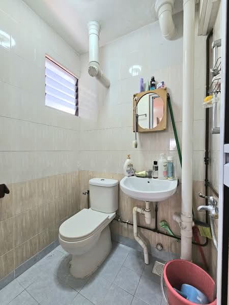 471 Ang Mo Kio Avenue 10, 471 Ang Mo Kio Avenue 10, 2 Bedrooms, 721 sqft, HDB Flat For Sale, by Hassan Bin Jaafar, 500146110 - Bathroom - PropertyGuru.com.sg