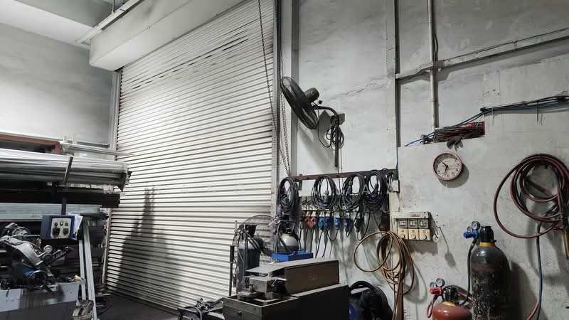 West Connect Building, 10 Buroh Street, 1,765 sqft, Factory / Workshop (B2) For Sale, by Kesang Labattu, 500146114 - Interior - CommercialGuru.com.sg