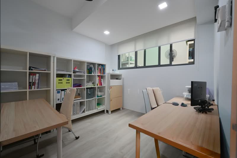 Toh Tuck Inter Terrace, Toh Tuck / Kismis / Eng Kong, 6 Bedrooms, 3,000 sqft, Terraced House For Sale, by Kelly Ting, 500146143 - Study - PropertyGuru.com.sg