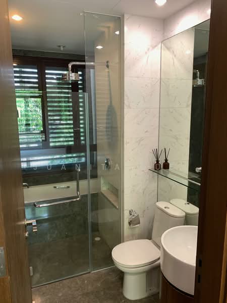 The Cornwall, 2 Cornwall Gardens, 2 Bedrooms, 1,044 sqft, Condominium For Rent, by Juanita Quek, 500146163 - Bathroom - PropertyGuru.com.sg