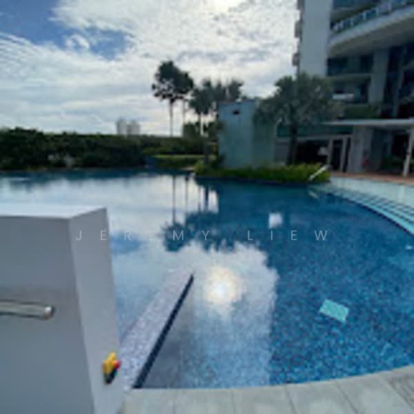 J Gateway, 2 Gateway Drive, 2 Bedrooms, 678 sqft, Condominium For Rent, by Jeremy Liew, 500146191 - Pool - PropertyGuru.com.sg