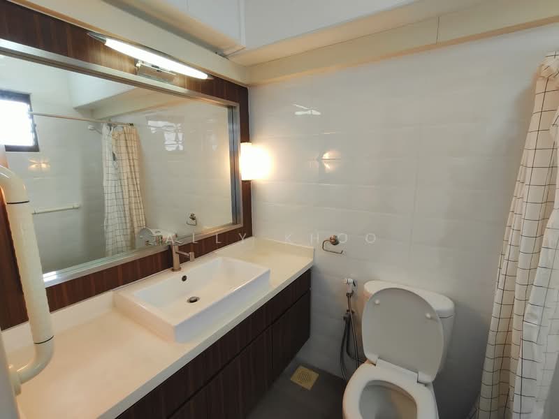 256 Serangoon Central Drive, 256 Serangoon Central Drive, 3 Bedrooms, 1,076 sqft, HDB Flat For Rent, by Ally Khoo, 500146197 - Bathroom - PropertyGuru.com.sg