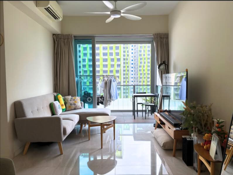 Stars of Kovan, 982 Upper Serangoon Road, 2 Bedrooms, 743 sqft, Condominium For Sale, by Fiona Ong, 500146203 - Living Room - PropertyGuru.com.sg
