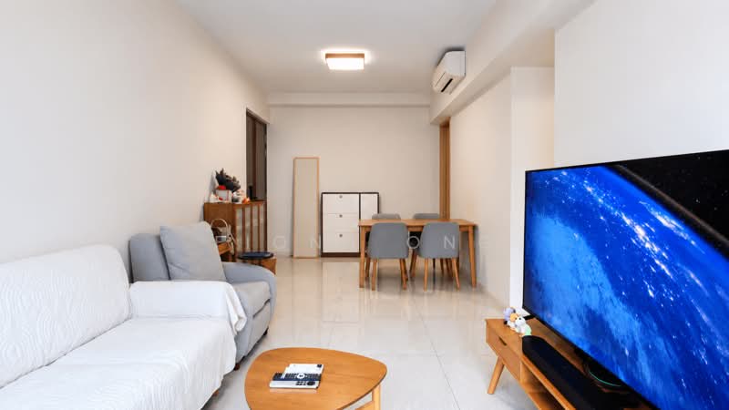 Stars of Kovan, 982 Upper Serangoon Road, 2 Bedrooms, 743 sqft, Condominium For Sale, by Fiona Ong, 500146203 - Living Room - PropertyGuru.com.sg