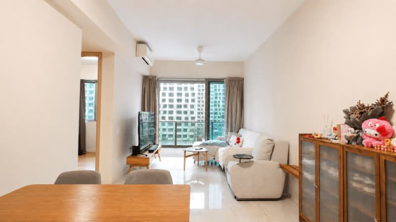 Stars of Kovan, 982 Upper Serangoon Road, 2 Bedrooms, 743 sqft, Condominium For Sale, by Fiona Ong, 500146203 - Living Room - PropertyGuru.com.sg