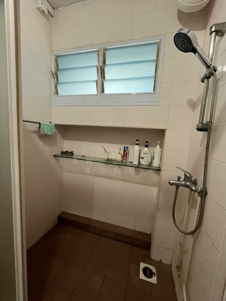 740 Woodlands Circle, 740 Woodlands Circle, 3 Bedrooms, 1,313 sqft, HDB Flat For Sale, by Tan Seng Soon, 500146214 - Master Bathroom - PropertyGuru.com.sg