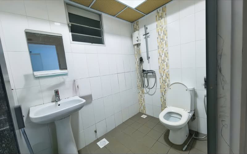 512A Yishun Street 51, 512A Yishun Street 51, 3 Bedrooms, 1,001 sqft, HDB Flat For Sale, by Eleen Seah, 500146218 - Bathroom - PropertyGuru.com.sg