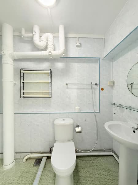 156 Lorong 1 Toa Payoh, 156 Lorong 1 Toa Payoh, 3 Bedrooms, 1,087 sqft, HDB Flat For Sale, by Patrick Chee, 500146231 - Bathroom - PropertyGuru.com.sg