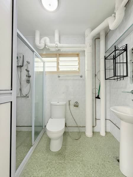 156 Lorong 1 Toa Payoh, 156 Lorong 1 Toa Payoh, 3 Bedrooms, 1,087 sqft, HDB Flat For Sale, by Patrick Chee, 500146231 - Bathroom - PropertyGuru.com.sg