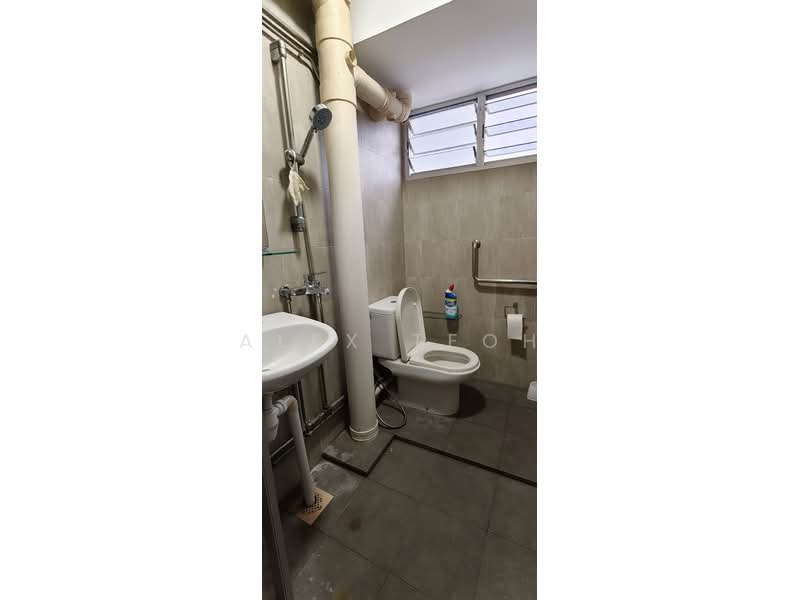 433 Clementi Avenue 3, 433 Clementi Avenue 3, Room Rental, 100 sqft, HDB Flat For Rent, by Alex Teoh, 500146236 - Bathroom - PropertyGuru.com.sg