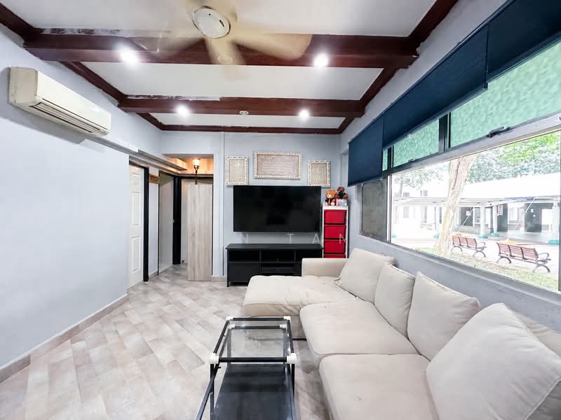 247 Compassvale Road, 247 Compassvale Road, 3 Bedrooms, 914 sqft, HDB Flat For Sale, by Lin Tan, 500146238 - Living Room - PropertyGuru.com.sg