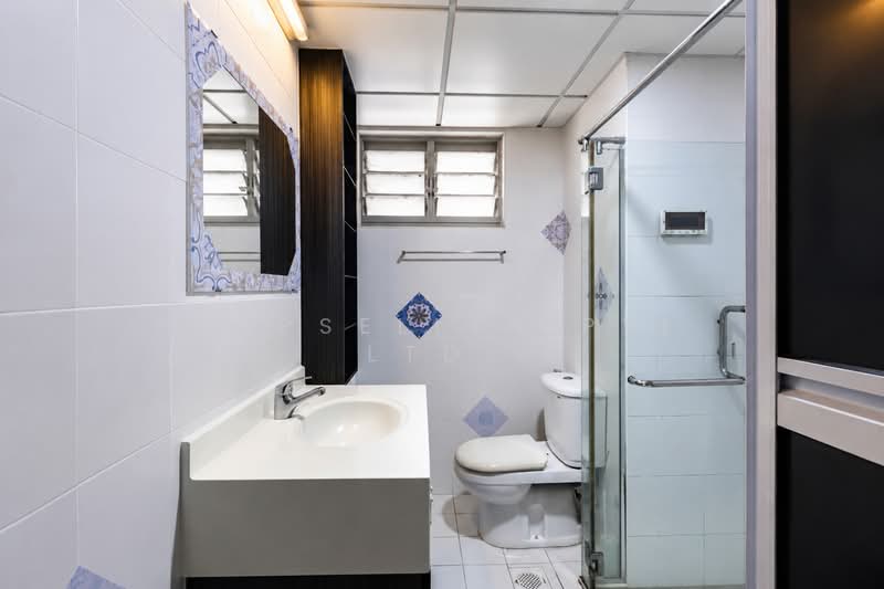 301A Punggol Central, 301A Punggol Central, 3 Bedrooms, 1,012 sqft, HDB Flat For Sale, by Kelly Tan, 500146248 - Bathroom - PropertyGuru.com.sg
