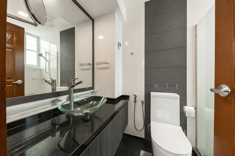 Eastwood Green, 10 Eastwood Road, 3 Bedrooms, 1,173 sqft, Condominium For Sale, by Kelly Tan, 500146263 - Bathroom - PropertyGuru.com.sg