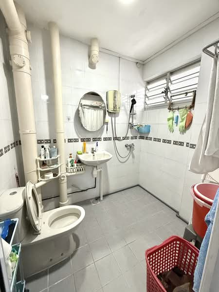 99 Bedok North Avenue 4, 99 Bedok North Avenue 4, 3 Bedrooms, 1,324 sqft, HDB Flat For Sale, by Russell Wong, 500146278 - Master Bathroom - PropertyGuru.com.sg