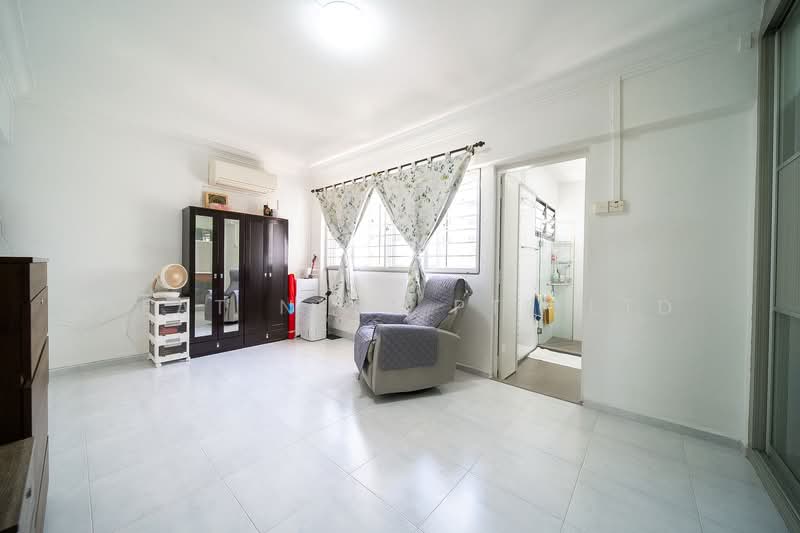 162 Tampines Street 12, 162 Tampines Street 12, 3 Bedrooms, 1,432 sqft, HDB Flat For Sale, by CHIA HOE YIN, 500146279 - Master Bedroom - PropertyGuru.com.sg
