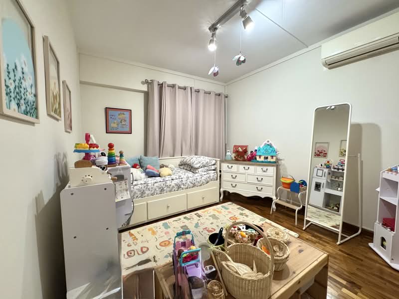 764 Choa Chu Kang North 5, 764 Choa Chu Kang North 5, 4 Bedrooms, 1,550 sqft, HDB Flat For Sale, by Karen Cheng, 500146304 - Bedroom - PropertyGuru.com.sg