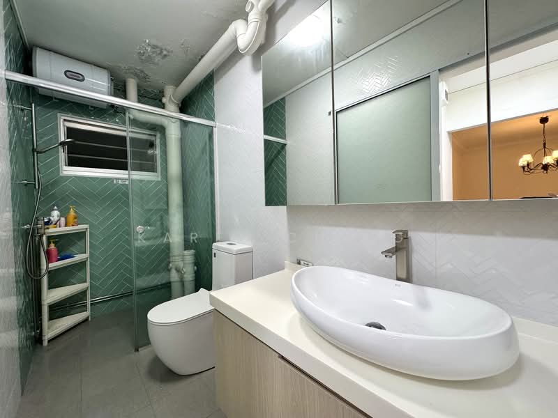 764 Choa Chu Kang North 5, 764 Choa Chu Kang North 5, 4 Bedrooms, 1,550 sqft, HDB Flat For Sale, by Karen Cheng, 500146304 - Bathroom - PropertyGuru.com.sg