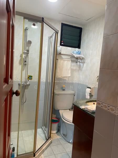 Urgent Sale Paya Lebar MRT Sims Ave 3+1 Bed 3 Bath High Floor Unblocked, , 3 Bedrooms, 1,249 sqft, Condominium For Sale, by CD Sung, 500146313 - Bathroom - PropertyGuru.com.sg