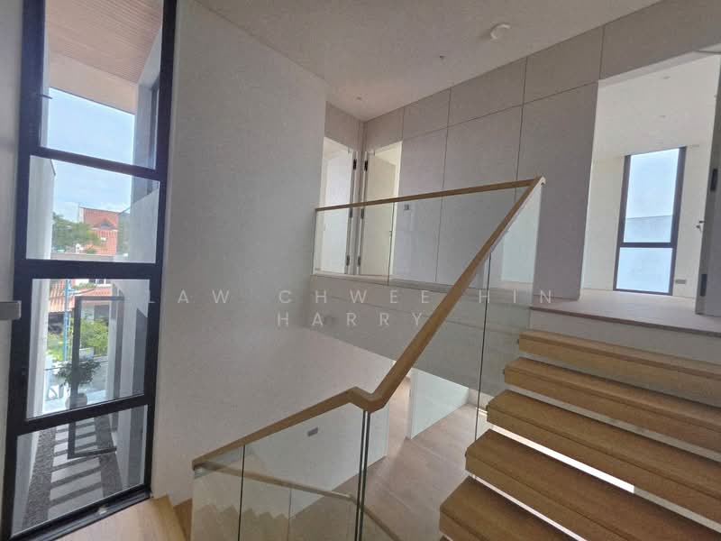 Thomson Ridge Semi-Detached, Thomson Ridge, 7 Bedrooms, 4,412 sqft, Semi-Detached House For Rent, by Law Chwee Hin Harry, 500146336 - Stairways - PropertyGuru.com.sg