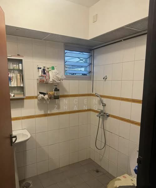 22 Ghim Moh Link, 22 Ghim Moh Link, 3 Bedrooms, 1,001 sqft, HDB Flat For Rent, by Vincent Zhang, 500146342 - Bathroom - PropertyGuru.com.sg
