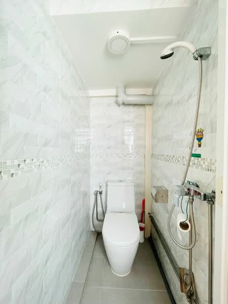 26 Bendemeer Road, 26 Bendemeer Road, 3 Bedrooms, 893 sqft, HDB Flat For Sale, by Jowell Fung, 500146343 - Bathroom - PropertyGuru.com.sg
