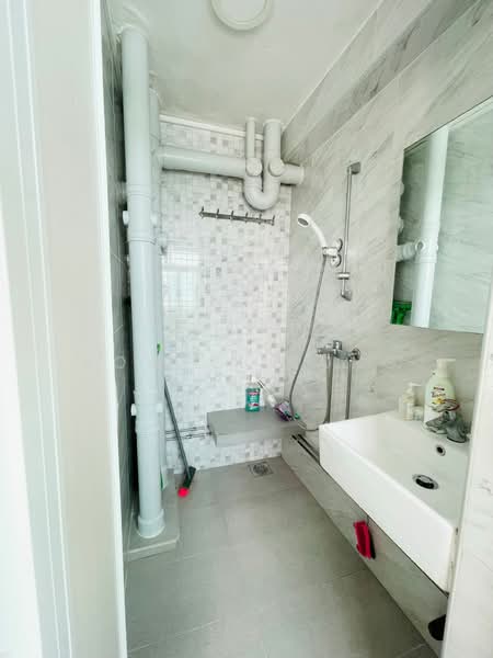 26 Bendemeer Road, 26 Bendemeer Road, 3 Bedrooms, 893 sqft, HDB Flat For Sale, by Jowell Fung, 500146343 - Bathroom - PropertyGuru.com.sg